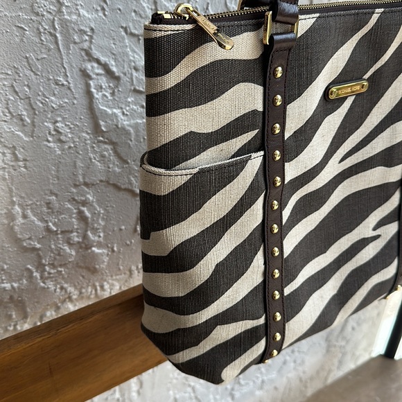 Michael Kors animal print zippered top tote - Picture 3 of 16